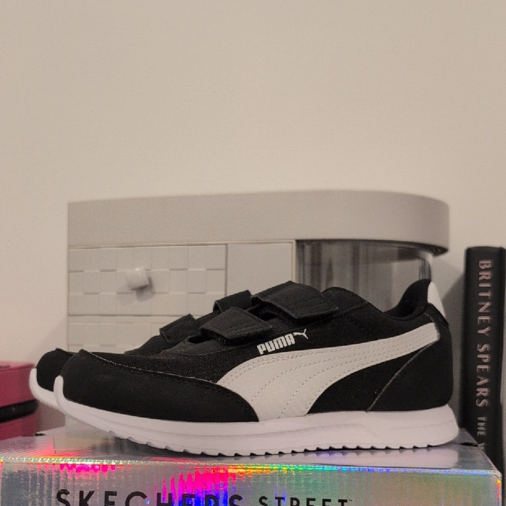 Puma Kids Blk and White Velcro Sneakers 3Y